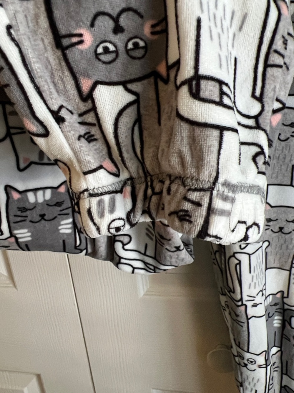 Secret Treasures White/Gray/Pink Cat Print Lounge Pants Sz M (8-10) - Picture 3 of 5